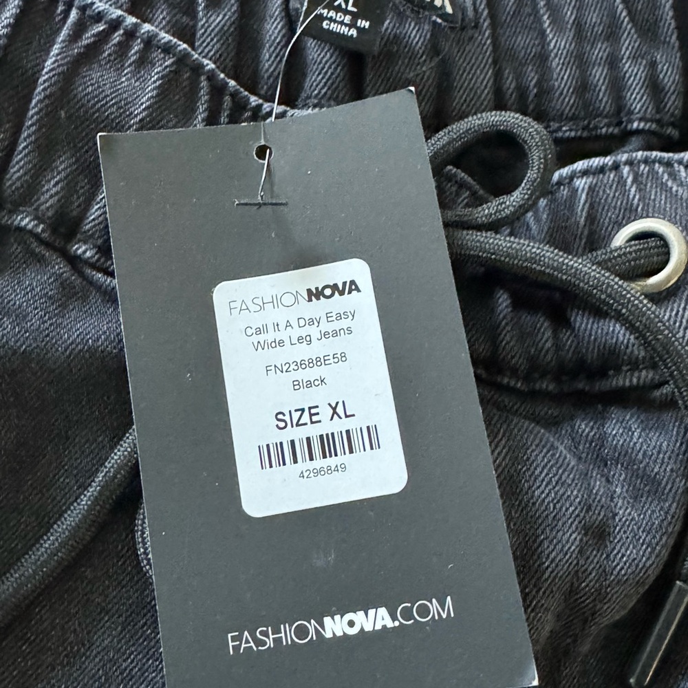 Fashion Nova Wide Leg Jeans - Picture 5 of 10